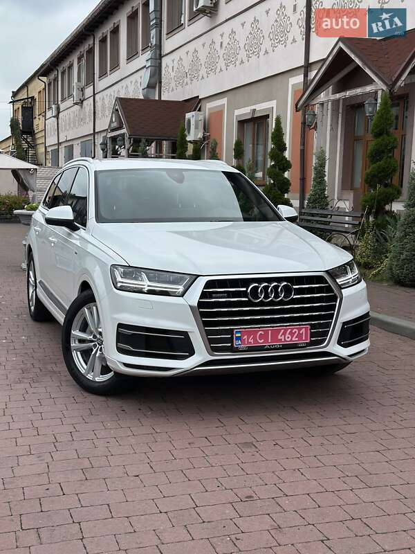 Позашляховик / Кросовер Audi Q7 2017 в Стрию