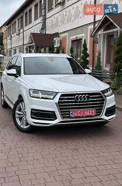 Позашляховик / Кросовер Audi Q7 2017 в 