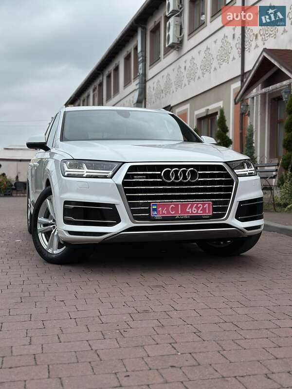 Позашляховик / Кросовер Audi Q7 2017 в Стрию