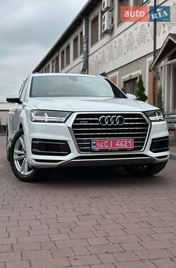 Позашляховик / Кросовер Audi Q7 2017 в 
