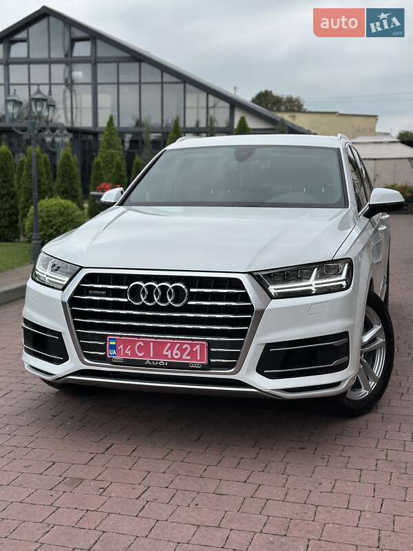 Позашляховик / Кросовер Audi Q7 2017 в Стрию