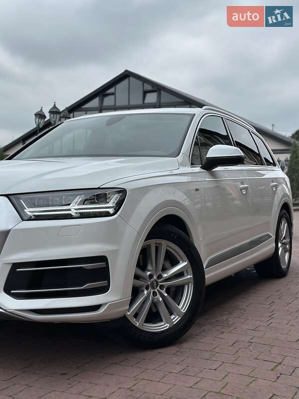 Позашляховик / Кросовер Audi Q7 2017 в Стрию