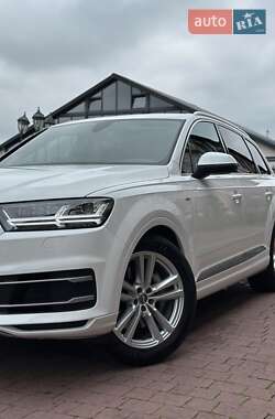 Позашляховик / Кросовер Audi Q7 2017 в 