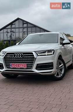 Позашляховик / Кросовер Audi Q7 2017 в 