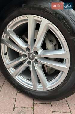 Позашляховик / Кросовер Audi Q7 2017 в 