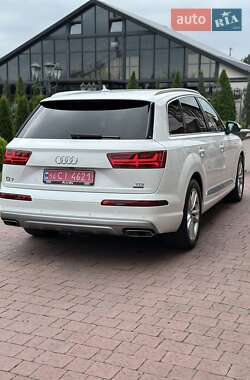Позашляховик / Кросовер Audi Q7 2017 в 