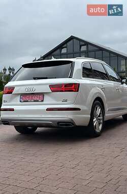 Позашляховик / Кросовер Audi Q7 2017 в 