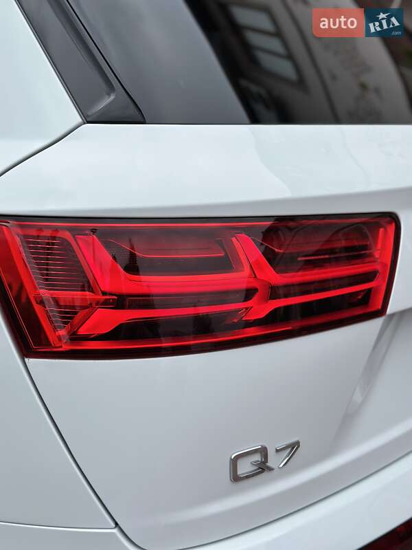 Позашляховик / Кросовер Audi Q7 2017 в Стрию