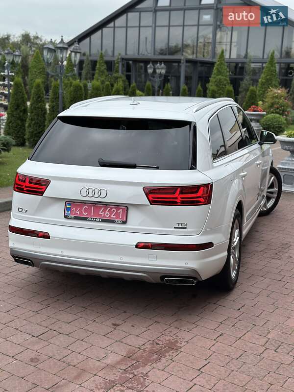 Позашляховик / Кросовер Audi Q7 2017 в Стрию