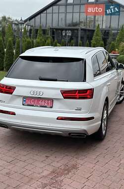 Позашляховик / Кросовер Audi Q7 2017 в 