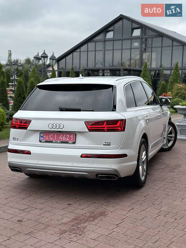 Позашляховик / Кросовер Audi Q7 2017 в Стрию