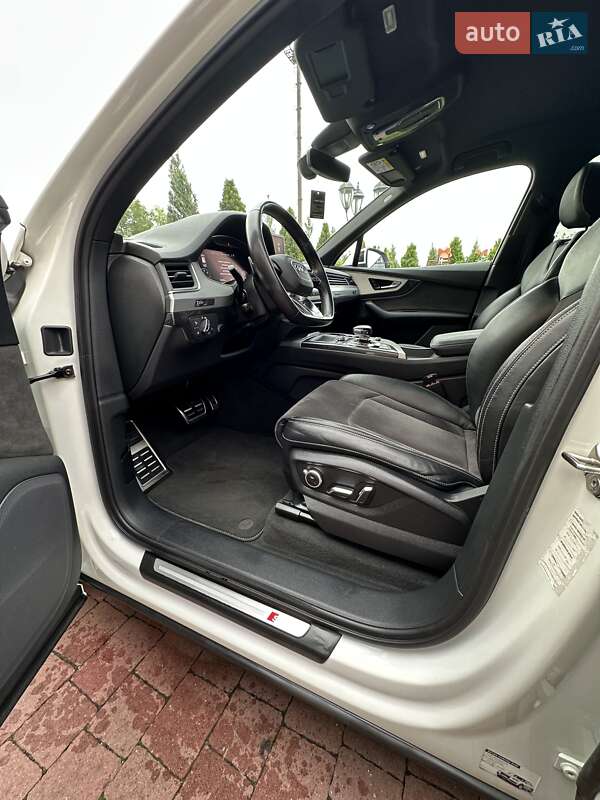 Позашляховик / Кросовер Audi Q7 2017 в Стрию