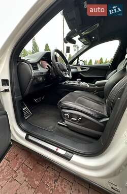 Позашляховик / Кросовер Audi Q7 2017 в 