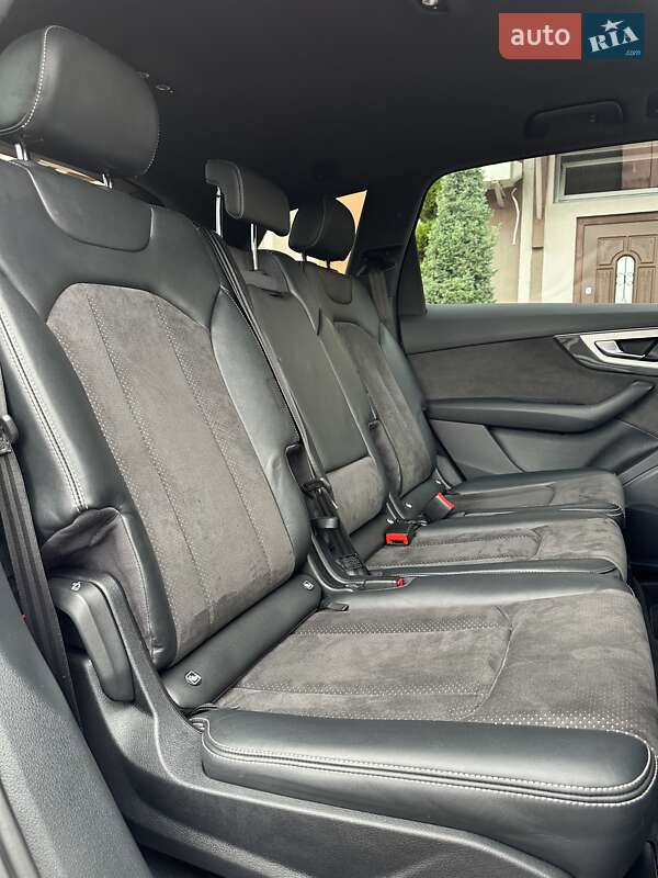Позашляховик / Кросовер Audi Q7 2017 в Стрию