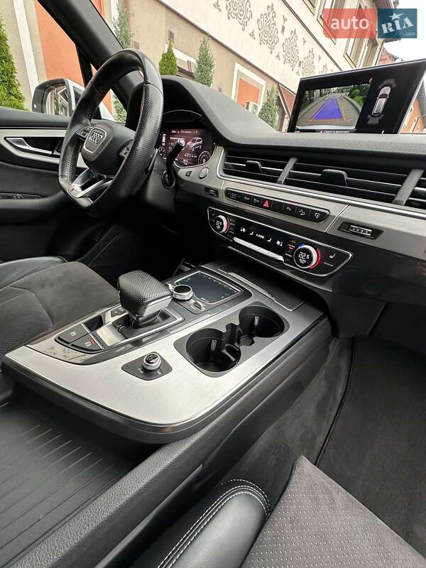 Позашляховик / Кросовер Audi Q7 2017 в Стрию