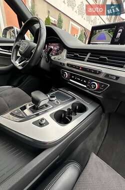 Позашляховик / Кросовер Audi Q7 2017 в 