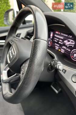 Позашляховик / Кросовер Audi Q7 2017 в 
