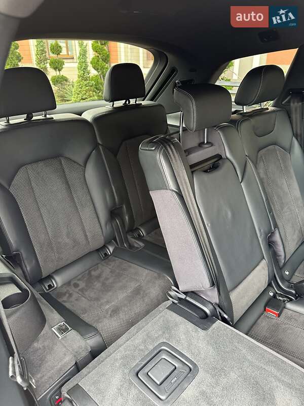 Позашляховик / Кросовер Audi Q7 2017 в Стрию
