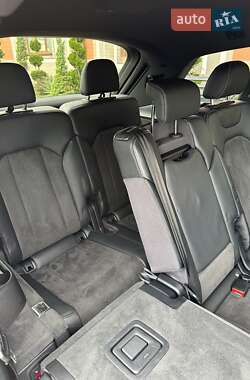 Позашляховик / Кросовер Audi Q7 2017 в 