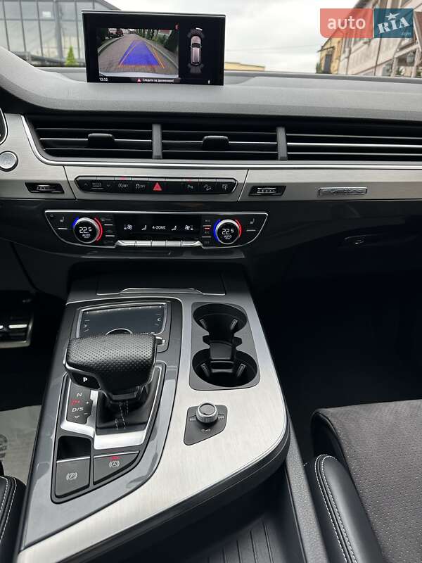 Позашляховик / Кросовер Audi Q7 2017 в Стрию