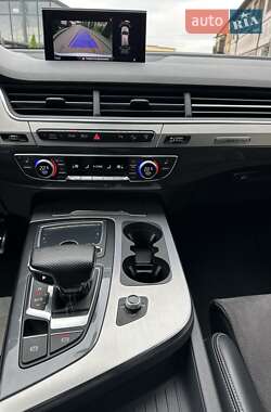 Позашляховик / Кросовер Audi Q7 2017 в 