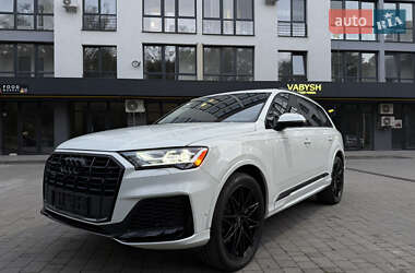 Позашляховик / Кросовер Audi Q7 2020 в 