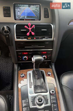 Позашляховик / Кросовер Audi Q7 2012 в 