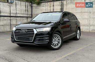Позашляховик / Кросовер Audi Q7 2015 в 