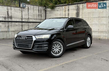 Позашляховик / Кросовер Audi Q7 2015 в 