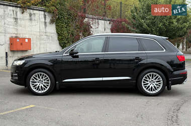 Позашляховик / Кросовер Audi Q7 2015 в 