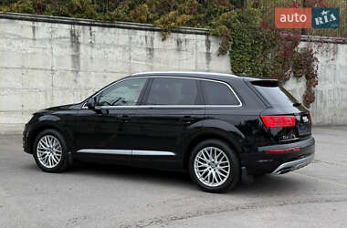 Позашляховик / Кросовер Audi Q7 2015 в 