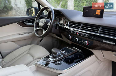 Позашляховик / Кросовер Audi Q7 2015 в 