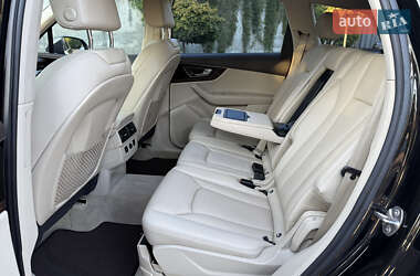 Позашляховик / Кросовер Audi Q7 2015 в 