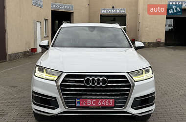 Внедорожник / Кроссовер Audi Q7 2017 в 