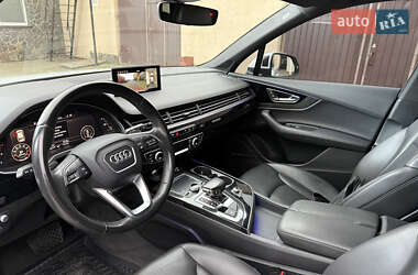 Внедорожник / Кроссовер Audi Q7 2017 в 