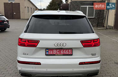 Внедорожник / Кроссовер Audi Q7 2017 в 