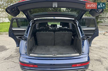 Позашляховик / Кросовер Audi Q7 2010 в 