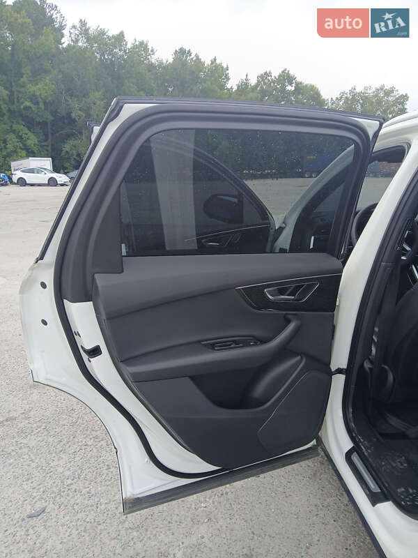 Внедорожник / Кроссовер Audi Q7 2021 в Киеве