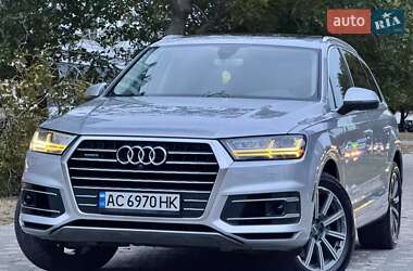 Позашляховик / Кросовер Audi Q7 2015 в 
