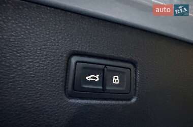 Позашляховик / Кросовер Audi Q7 2015 в 