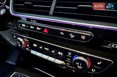 Позашляховик / Кросовер Audi Q7 2015 в 