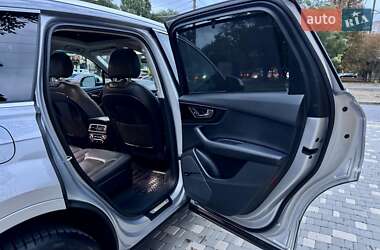 Позашляховик / Кросовер Audi Q7 2015 в 