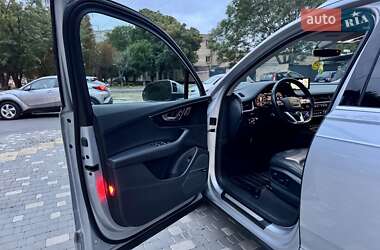 Позашляховик / Кросовер Audi Q7 2015 в 