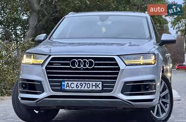 Позашляховик / Кросовер Audi Q7 2015 в 