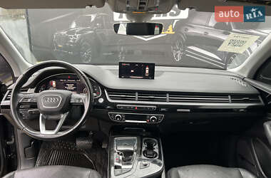 Внедорожник / Кроссовер Audi Q7 2017 в 