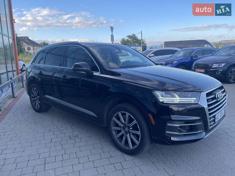 Внедорожник / Кроссовер Audi Q7 2017 в Ужгороде