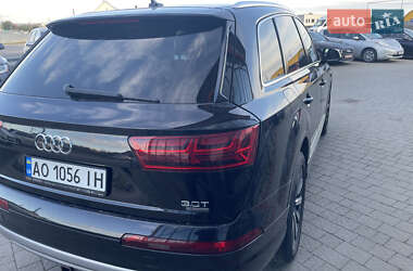 Позашляховик / Кросовер Audi Q7 2017 в 