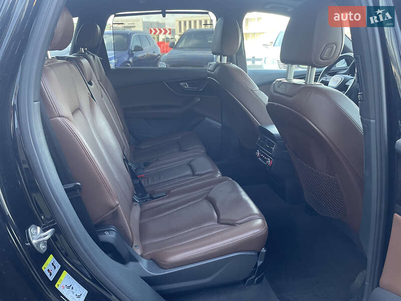 Внедорожник / Кроссовер Audi Q7 2017 в Ужгороде