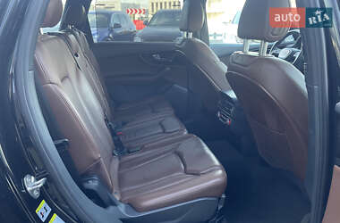 Позашляховик / Кросовер Audi Q7 2017 в 