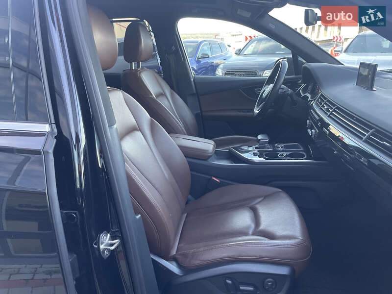 Внедорожник / Кроссовер Audi Q7 2017 в Ужгороде